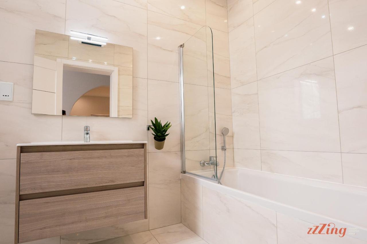 Stunning Holiday Villa With A Heated Jacuzzi St. Paul's Bay Exterior photo
