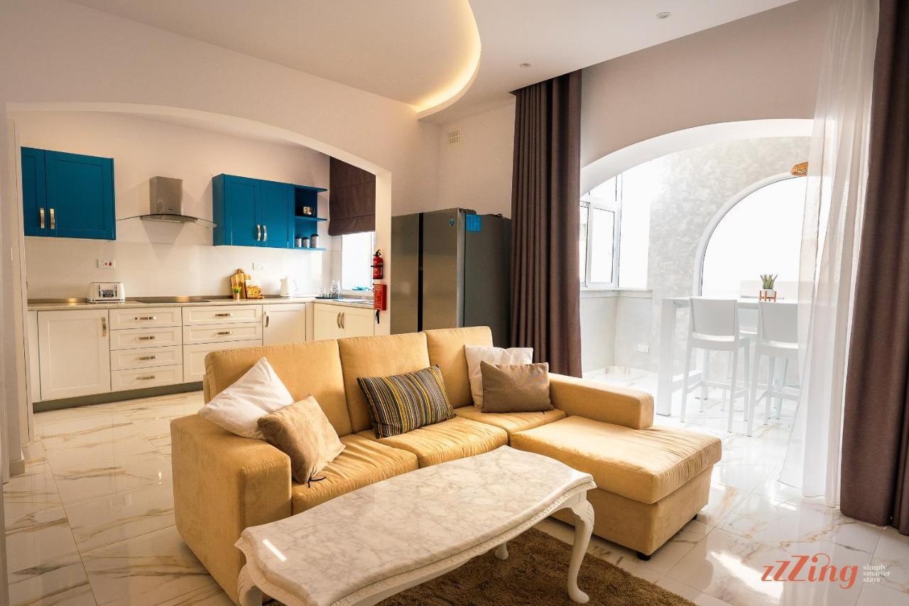 Stunning Holiday Villa With A Heated Jacuzzi St. Paul's Bay Exterior photo
